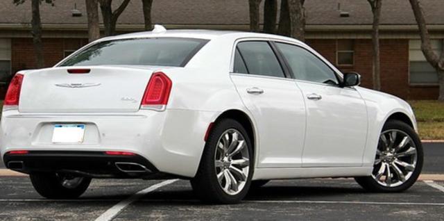 克莱斯勒300c，3.0L/3.6L V6发动机，轴距超3米，纯进口豪华轿车