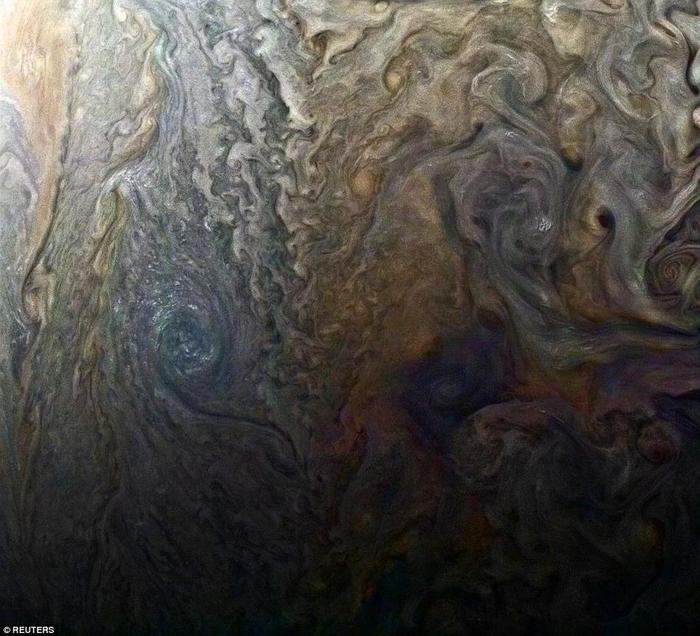 木星是气态行星，大气层若被全部吹走，最后会剩下什么？