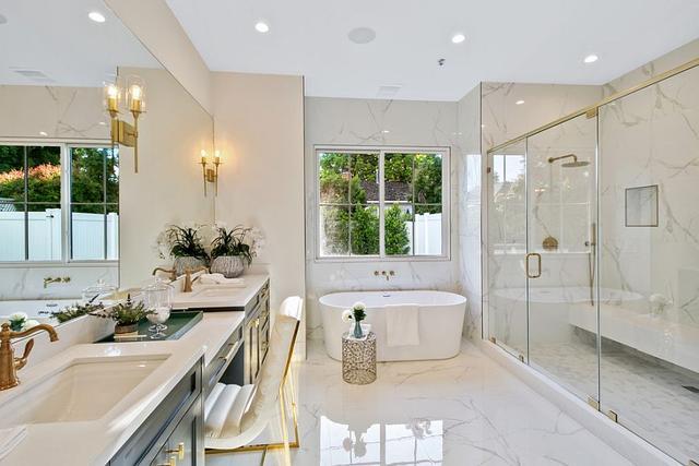 20间豪华白色浴室，给家居生活带来spa般的放松体验