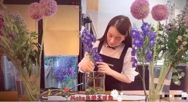 方媛带娃生活不无聊，郭富城老婆爱好高雅，女儿们休息抽空插花