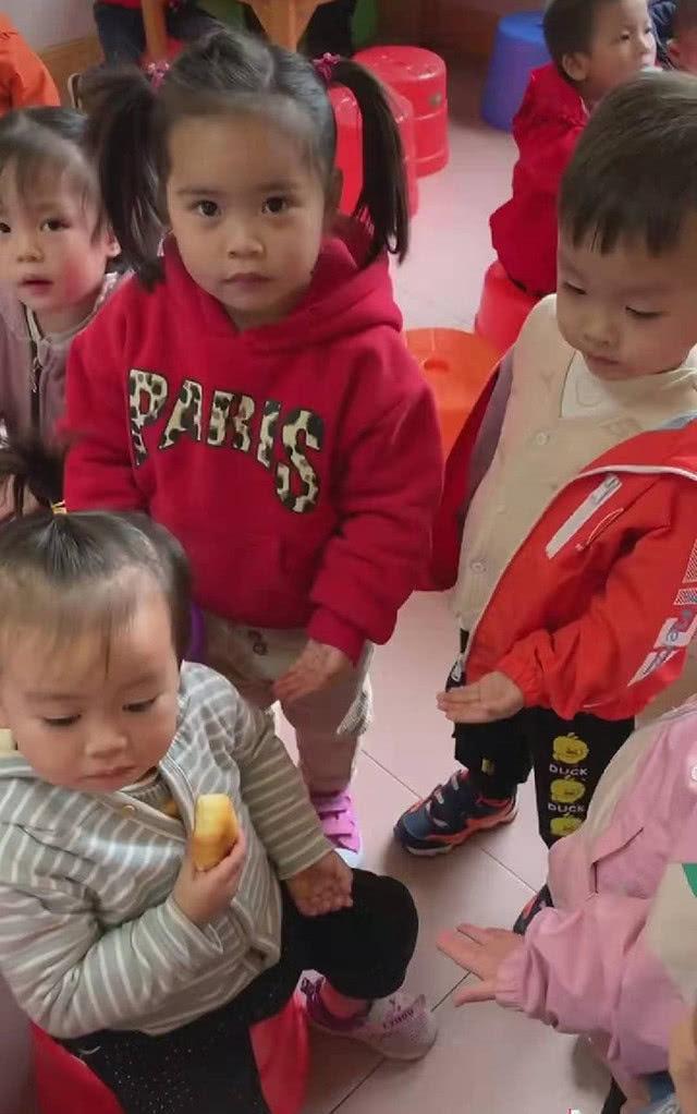 看了宝宝带零食去幼儿园的遭遇实拍，你还会让宝宝带零食上学吗？