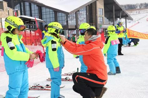 度假去哪儿？长白山上玩滑雪，大连鲁能海洋温泉酒店里泡温泉