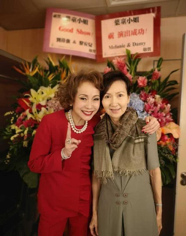 56岁许仙与61岁小青再相遇，脸上皱纹显现，缺了白娘子赵雅芝