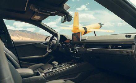 与战斗机合影，新款奥迪S5实车照片，零百驾驶4.7秒