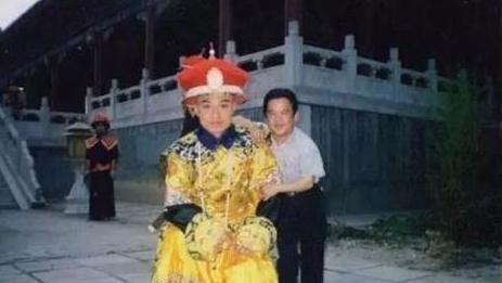 “中国第一矮星”陈三木：北漂10年，身高1.28，4婚老婆貌美如花