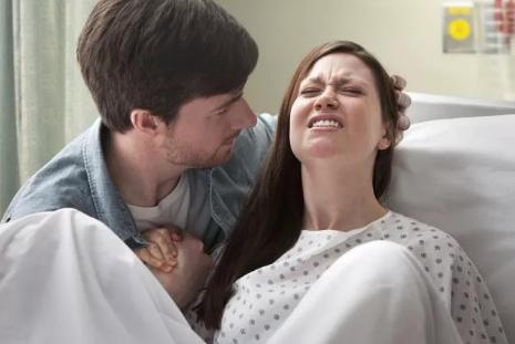 助产士带你还原生孩子过程，原来胎儿是这样出来的，看完心疼妈妈
