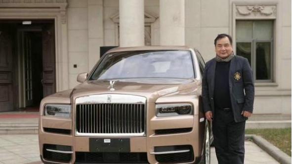 北京隐形富豪喜提新车，办交车宴会邀请各路大腕，中国首富也来了