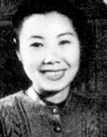 她是上海滩的漂亮女人，背负43年汉奸之名，被平反后，却选择自杀