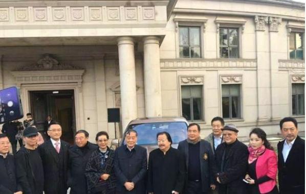 北京隐形富豪喜提新车，办交车宴会邀请各路大腕，中国首富也来了