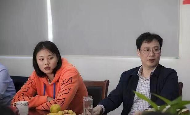 正能量！女排龚翔宇帮扶贫困生3年，再去探望两人似姐妹深情相拥