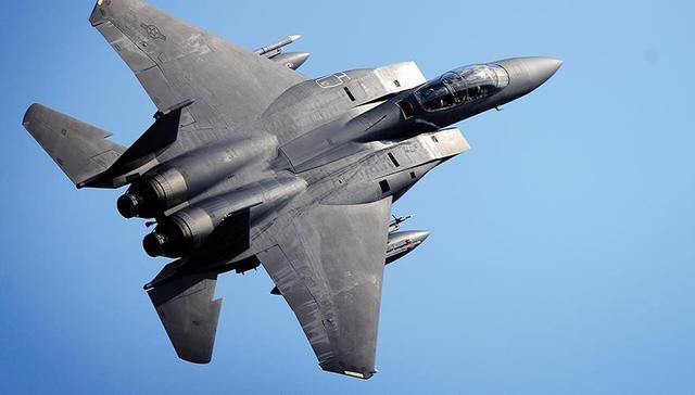 F15战斗机再获美军订单，号称空战之王近距离格斗，俄专家有说法