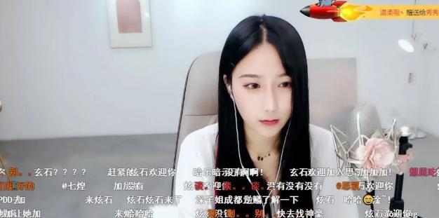 深深儿直播大放金句：斗鱼过期女主播谁整活能比的过我？