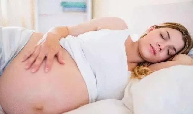 孕妈担心睡眠不足给孩子带来伤害，何时睡觉才不影响宝宝成长呢？