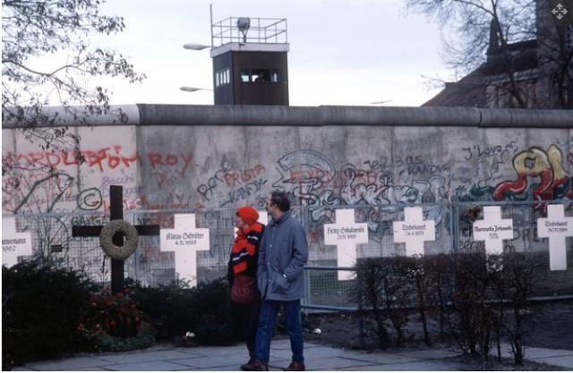 如果柏林墙没有倒塌，会不会出现两个国家？专家的回答引人深思