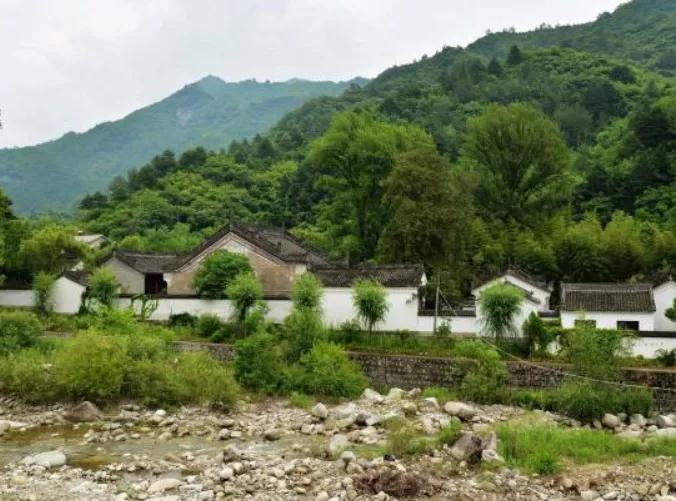 我国最“神秘”寺庙，洪水见了要绕道