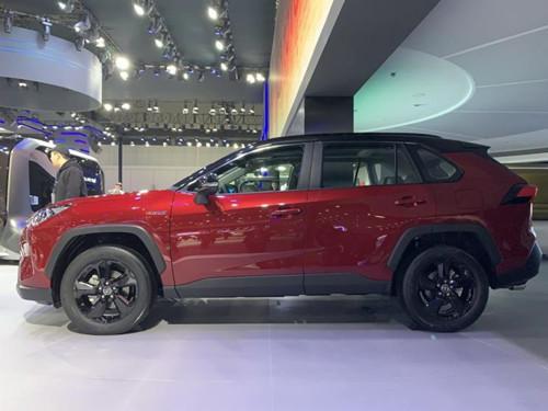 全新丰田RAV4荣放要来了，外观比汉兰达硬派，新增混动还配8AT