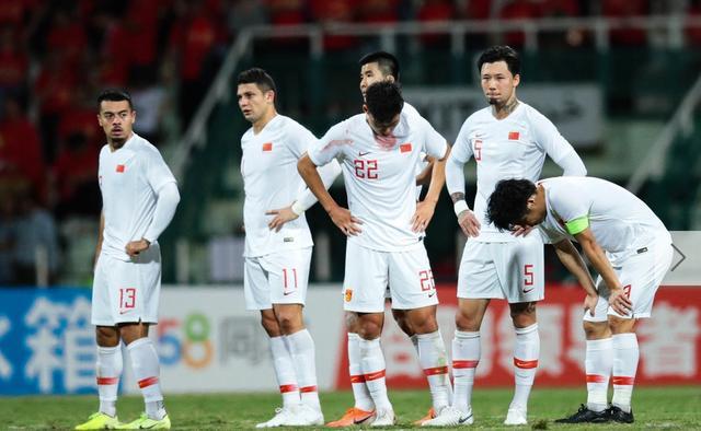 国足输球遭日本球迷嘲讽：希望早点解散，可以把钱花在别的地方