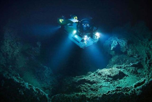 海洋最深处是马里亚纳海沟，下面已经到底了？是不是已经到地心了