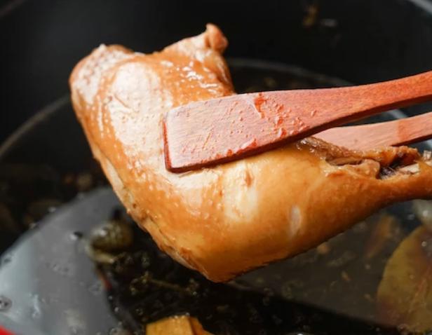 广东名菜豉油鸡这么做，方法简单，味道超好，我家餐餐少不了！