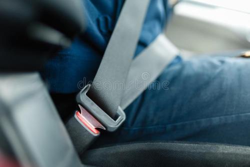安全带很重要！不要用这3个错误的方法使用安全带