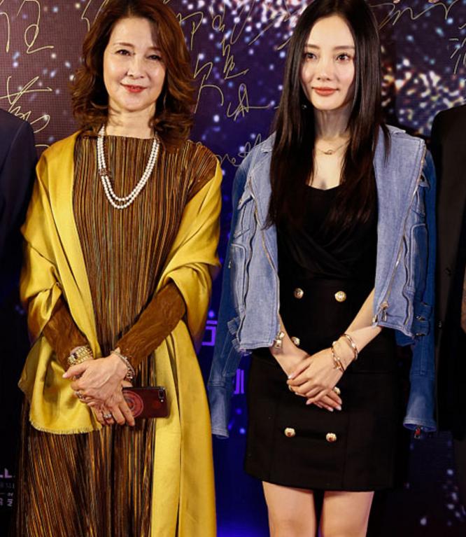 李小璐一家戏太多？离婚后发长文控诉委屈，妈妈点赞支持女儿言论