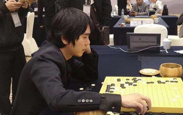 李世石退役登热搜榜！揽50冠+98亿奖金，唯一赢AlphaGo的人类