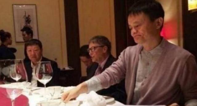 身为中国首富，马云曾请比尔盖茨吃饭，一共花了多少钱？