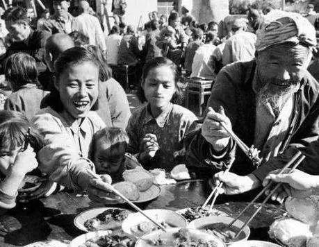 老照片：人民公社集体劳动、集中分配、吃大锅饭