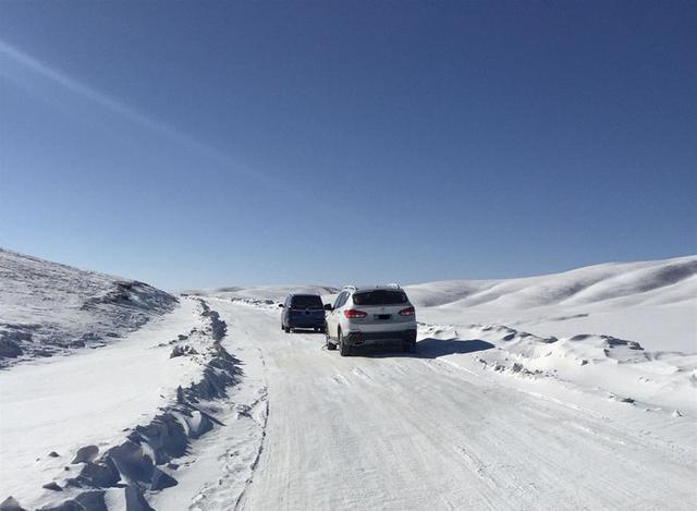 新疆大哥驾6万国产车连翻4座雪山，17天8千公里，无高反还省油