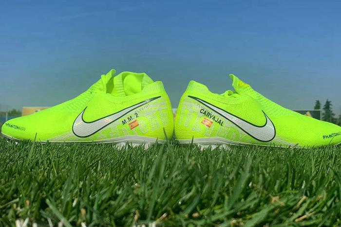 卡瓦哈尔测试新一代Nike Phantom VSN足球鞋