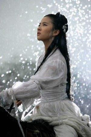 怪不得神雕中刘亦菲“雨中骑马戏”被删，看到她后背后，就明白了