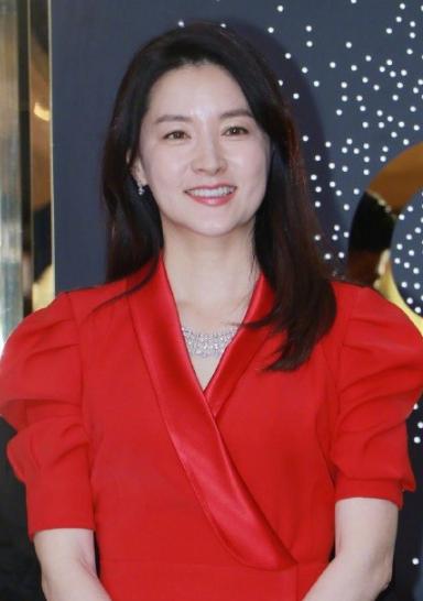 她是韩国的“林青霞”，32岁出演《大长今》，48岁再亮相让人惊艳