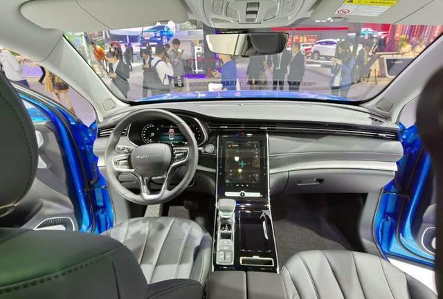 荣威RX5 MAX上市三个月销量过万，扎根10万级SUV，猛攻缤智