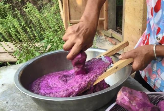 江西农村这种“紫薯”，磨碎后比胶水还粘，很少有城里人吃过它