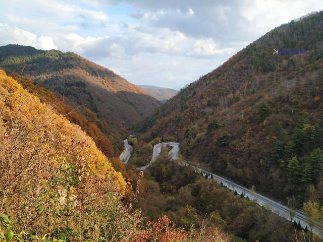 自驾中国最美公路高江路，车轮悬空差点掉河