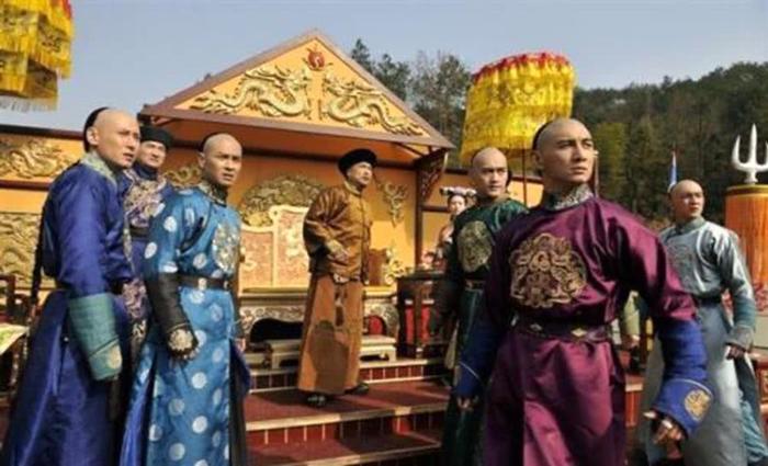 康熙晚年回顾皇帝生涯，深感上位者心酸真羡慕朝中大臣福利丰厚