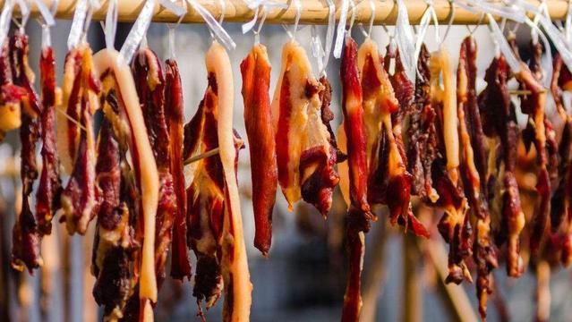 腌腊肉，别直接加盐，贵州大叔教我诀窍，香味醇正，放5年也不坏