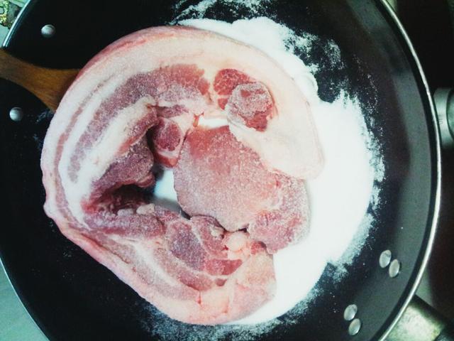 腌腊肉，别直接加盐，贵州大叔教我诀窍，香味醇正，放5年也不坏