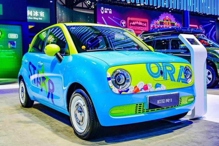 欧拉R1 301公里续航版上市，6.98万元能买到最萌的小车？