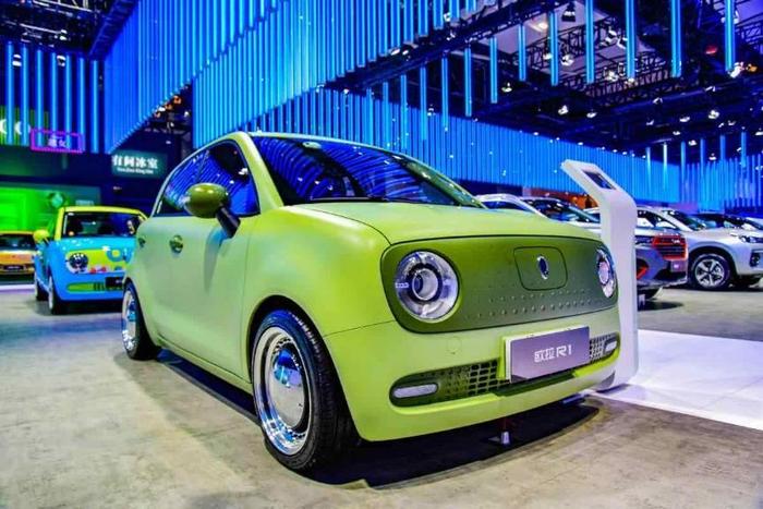 欧拉R1 301公里续航版上市，6.98万元能买到最萌的小车？