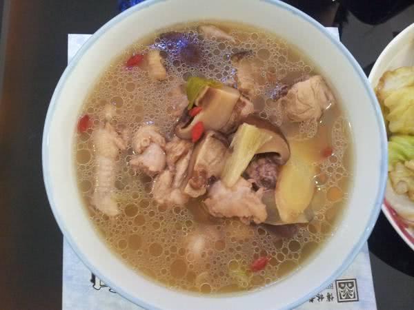 炖“鸽子汤”到底要不要焯水？用错了去腥方法，营养易流失