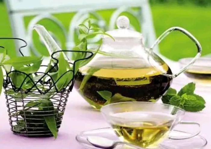 都说喝茶养生，到底冬天喝绿茶好还是红茶好？今天给大家正确答案