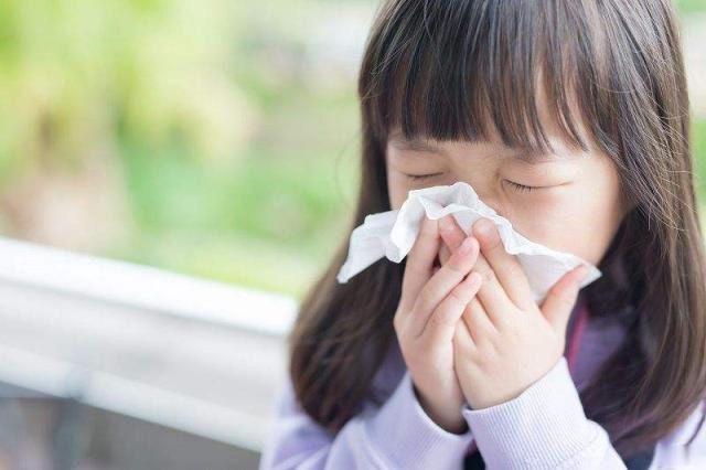 冬天孩子易感冒，不用打针吃药，这种方法更有效副作用少