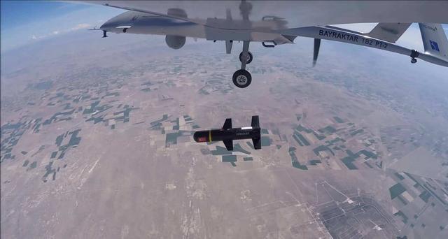 土耳其无人机蜂群突袭，叙利亚军队损失惨重：俄军拒绝支援