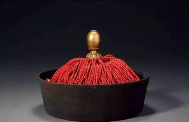 清朝官员官帽上的“顶珠”，价值有多高，最后一个只有一人敢戴