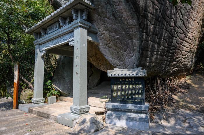 唐代古刹西风禅寺，“以风命名”的寺庙，坐落于安徽太湖莲花湖畔