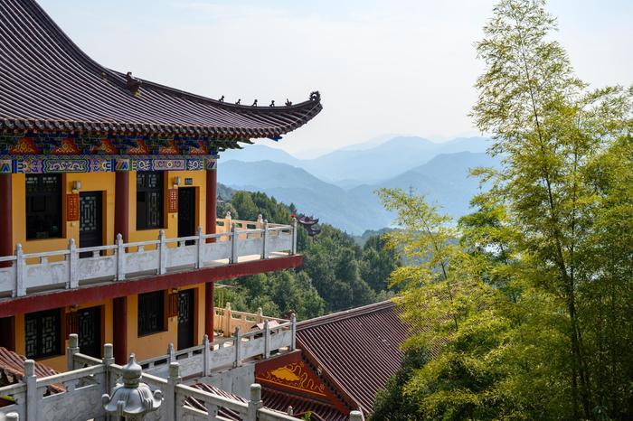 唐代古刹西风禅寺，“以风命名”的寺庙，坐落于安徽太湖莲花湖畔