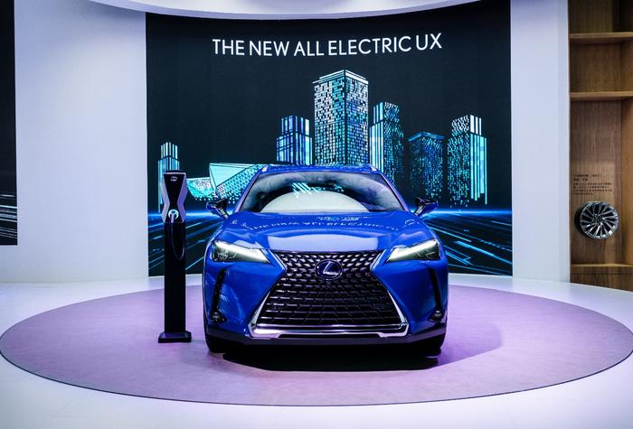 白话EV：雷克萨斯首款量产纯电车型UX300e广州车展全球首发