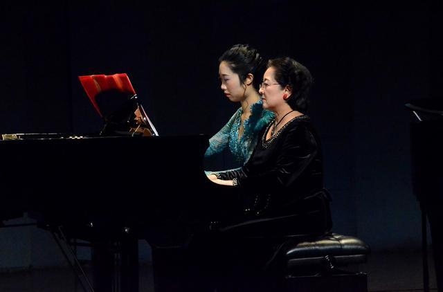 “中国钢琴作品李松师生音乐会”用经典旋律歌颂祖国
