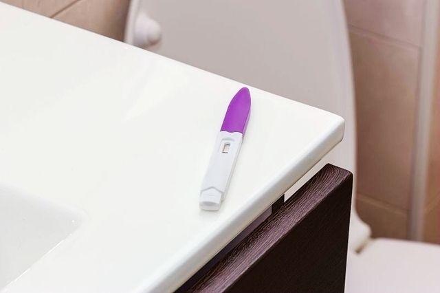 停经多久能用验孕棒测出怀孕？这个时间就可以，不用半个月